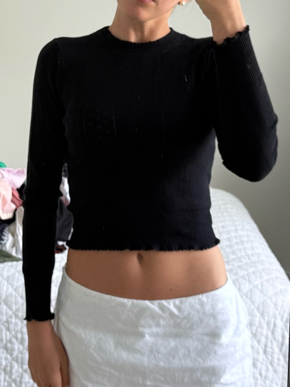 Women's Black Ribbed Long-Sleeve Crop Top